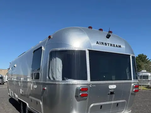 2024 Airstream Flying Cloud 28RB Twin — photo 4