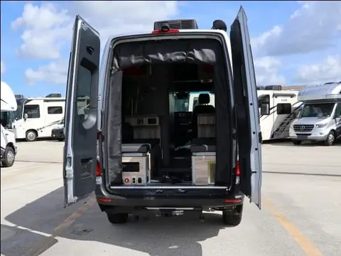 2025 Airstream Interstate AWD 19X — photo 2
