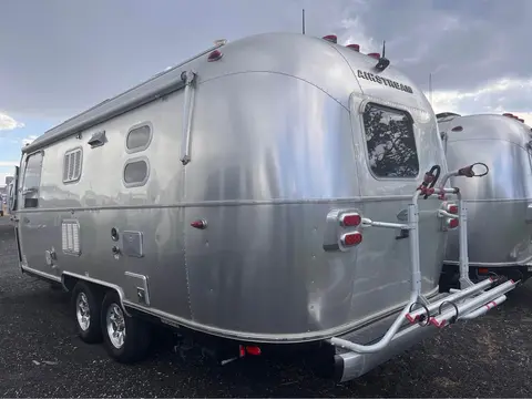 2017 Airstream Flying Cloud 23FBQ — photo 3