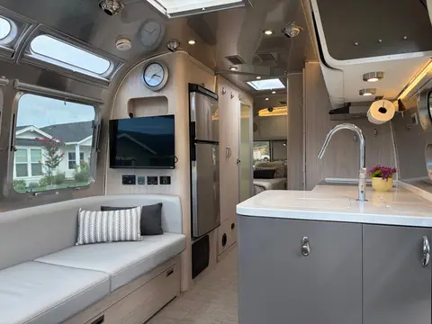 2022 Airstream Globetrotter — photo 3