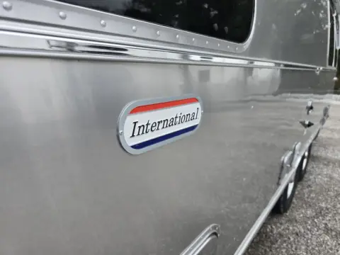 2026 Airstream International 25FB — photo 3