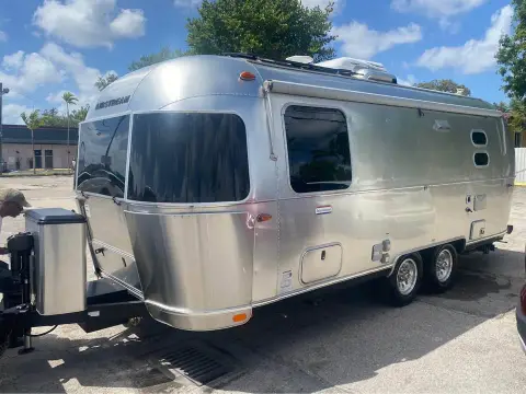 2023 Airstream International 23 ft — photo 1