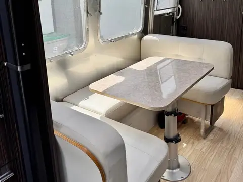 2016 Airstream International Signature 23ft FB 23 ft — photo 5