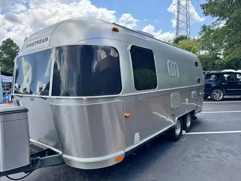 2010 Airstream Flying Cloud 23CNB; — photo 1