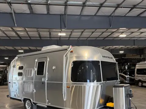 2017 Airstream Flying Cloud — photo 2