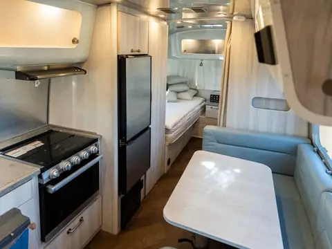 2023 Airstream International 23FB — photo 3