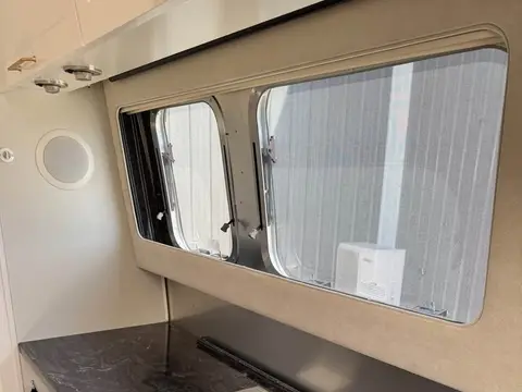 2020 Airstream Classic — photo 5