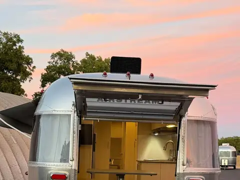 2023 Airstream Flying Cloud 27FBT Hatch — photo 2