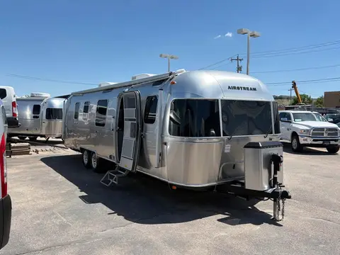 2026 Airstream Classic 33FB — photo 4