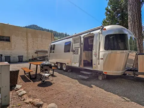 2014 Airstream International Signature 28 ft — photo 2