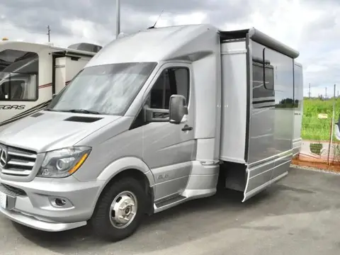 2020 Airstream Atlas — photo 2