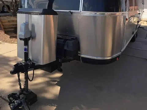 2017 Airstream Classic 30 JWB Queen — photo 2