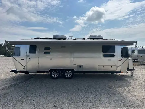 2022 Airstream Flying Cloud 27FBT Bunk — photo 5