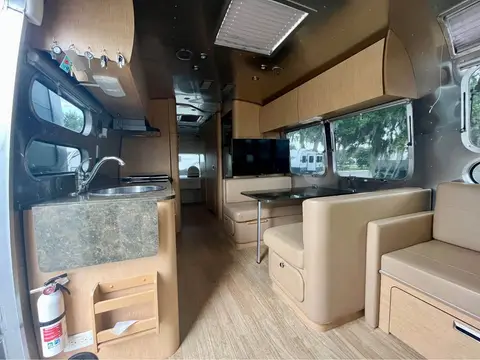 2016 Airstream Flying Cloud 30FB — photo 4