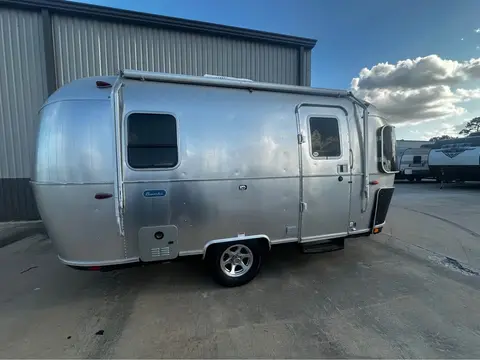 2022 Airstream Bambi 19CB — photo 5