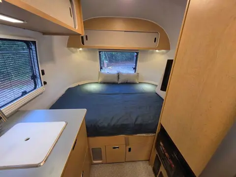 2027 Airstream World Traveler 17RB — photo 5
