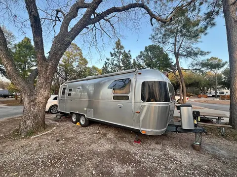 2012 Airstream International Signature 27ft QFB 27 ft — photo 1
