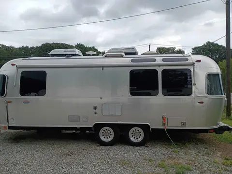 2017 Airstream International 25FB — photo 3