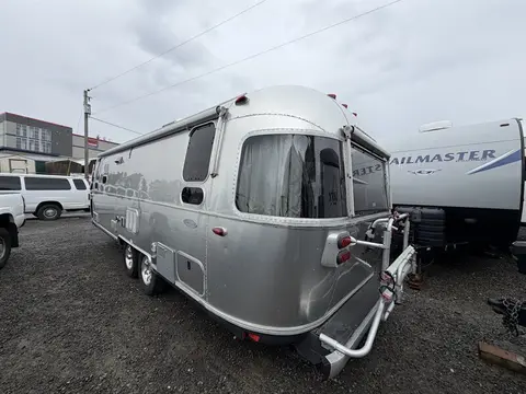 2016 Airstream Flying Cloud 26U — photo 5