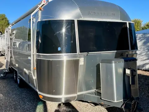 2013 Airstream International Signature 25 ft — photo 2