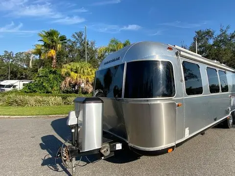 2017 Airstream Classic 30RB — photo 3