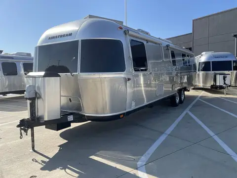 2019 Airstream Classic 33FBQ — photo 3