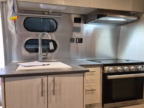 2022 Airstream Flying Cloud 25 25 ft — photo 5