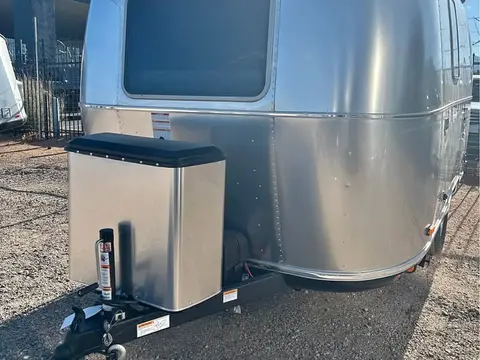 2027 Airstream World Traveler 17RB — photo 2