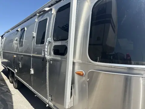 2017 Airstream Classic 30 — photo 5