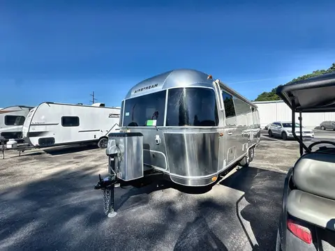 2018 Airstream International Signature 25FB Twin — photo 5