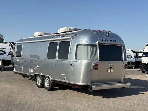 2025 Airstream Flying Cloud 27FB Twin — photo 3
