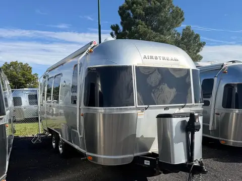 2017 Airstream Flying Cloud 23FB Queen — photo 2