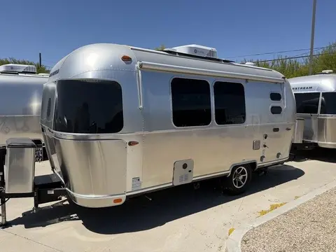 2025 Airstream Caravel 20FB — photo 3