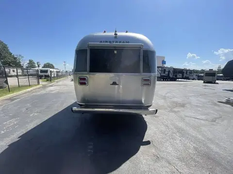 2024 Airstream Flying Cloud 27FB Twin — photo 4