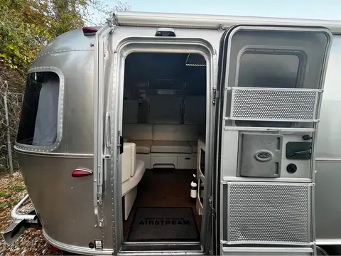 2018 Airstream International Signature 27FB — photo 5