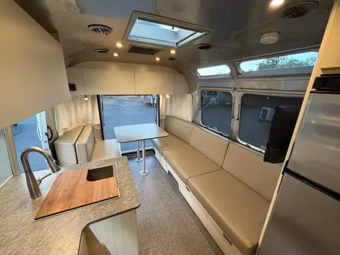 2023 Airstream Flying Cloud 27FBT Hatch — photo 5