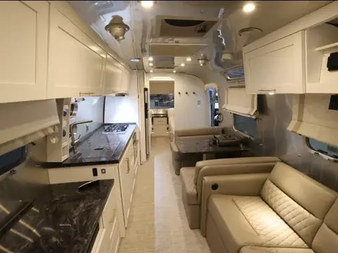 2023 Airstream Classic 33FB Twin — photo 2