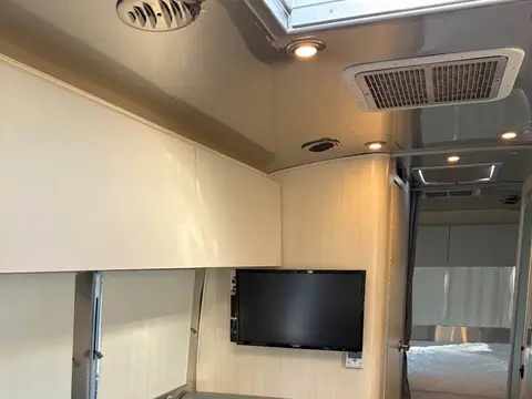2024 Airstream Flying Cloud — photo 2