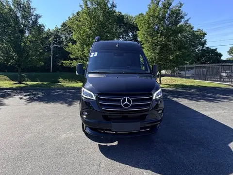 2023 Airstream Interstate e — photo 2