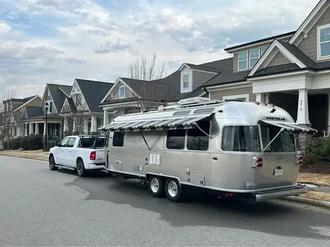 2020 Airstream Globetrotter 25 (Front Bed Twin) — photo 3