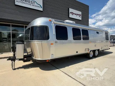 2027 Airstream Classic — photo 4