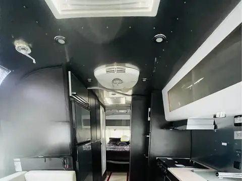2012 Airstream International 27 ft — photo 3