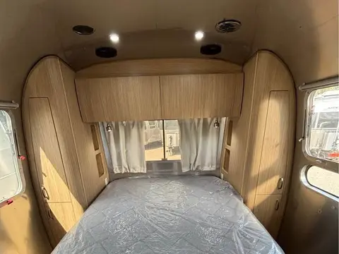 2018 Airstream Flying Cloud 30FB — photo 5