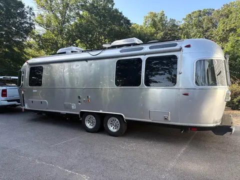 2023 Airstream International Ocean Breeze 27FBT twin — photo 4