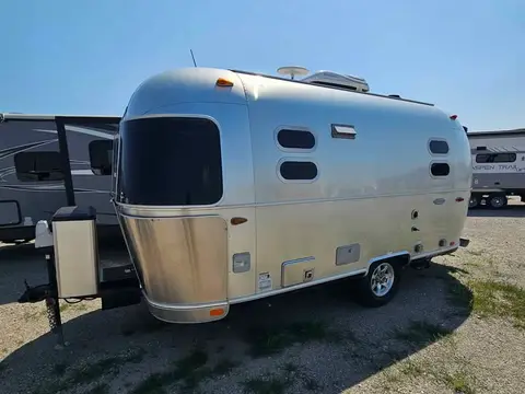 2017 Airstream Flying Cloud M 19 — photo 2