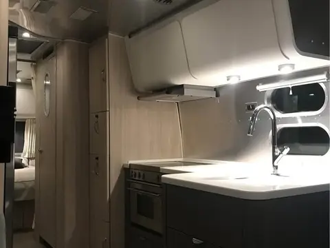 2021 Airstream Globetrotter — photo 5