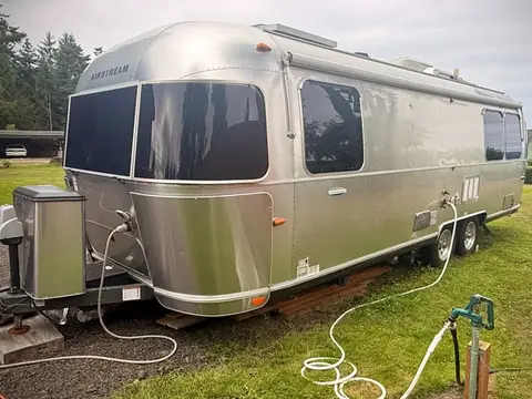 2011 Airstream International Serenity 27FB — photo 2