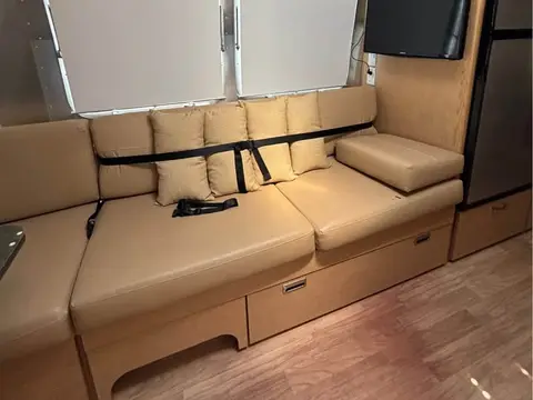 2017 Airstream Flying Cloud 25FB — photo 4