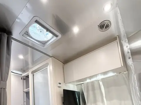 2024 Airstream Flying Cloud 25FB — photo 3