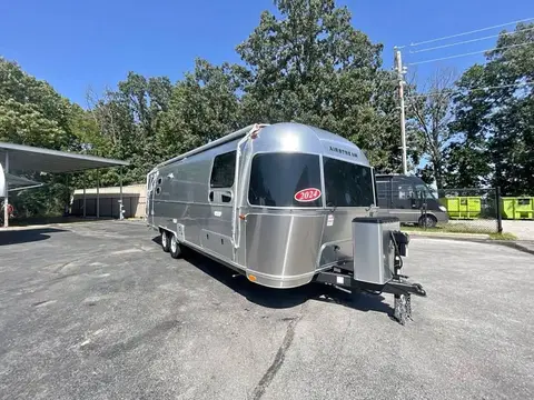 2024 Airstream Flying Cloud 27FB Twin — photo 1